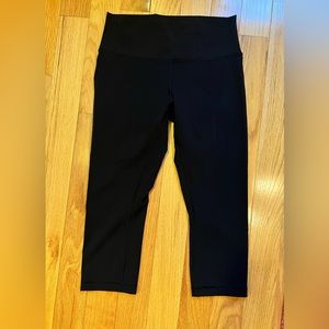 Lululemon Wunder Train High-Rise Crop 21”. Black. Size 10.